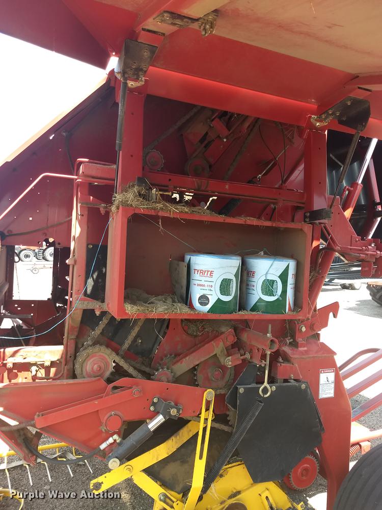 image for item ER9051 2004 New Holland BR780 round baler