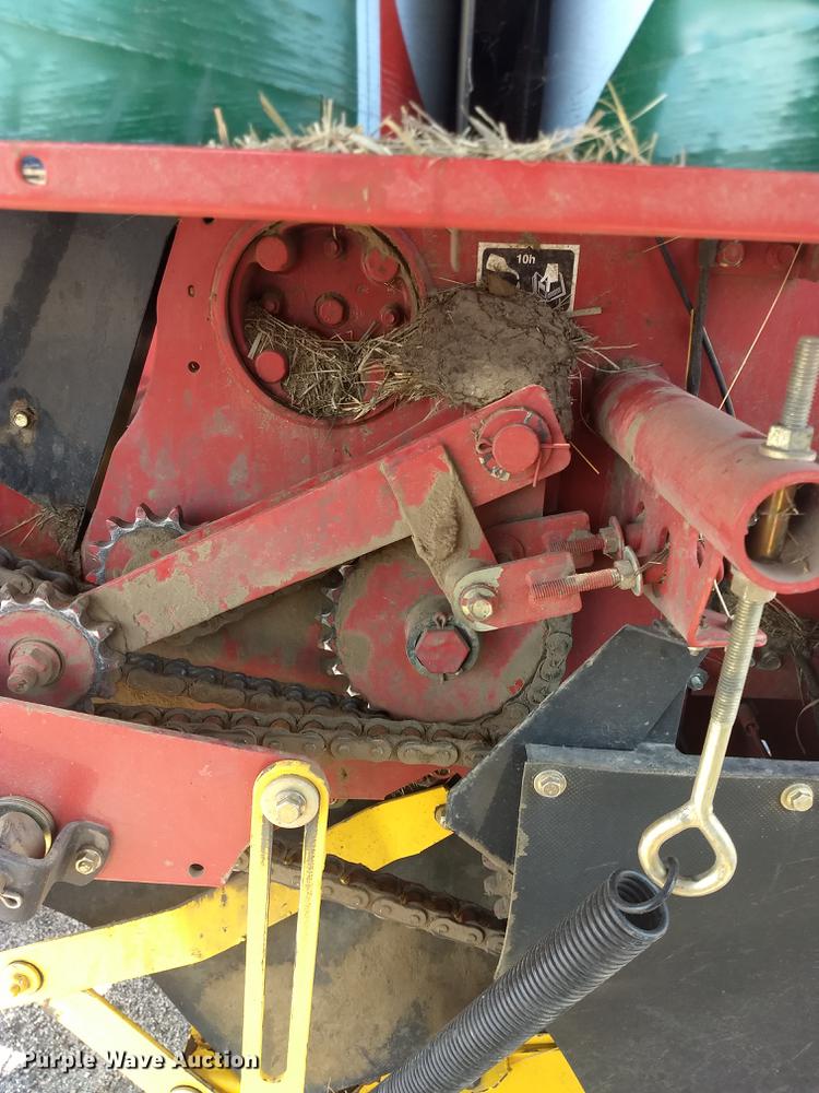 image for item ER9051 2004 New Holland BR780 round baler