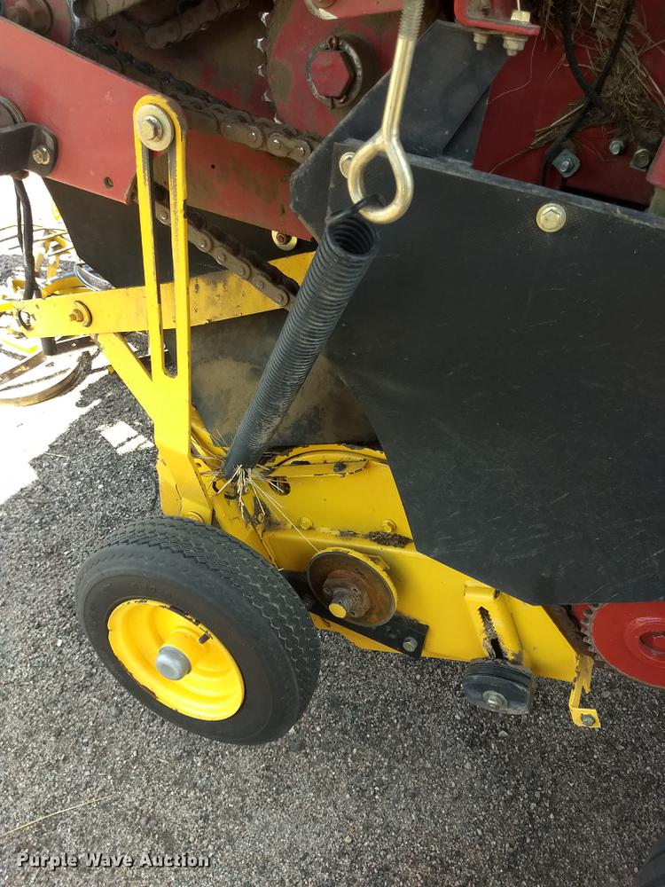 image for item ER9051 2004 New Holland BR780 round baler