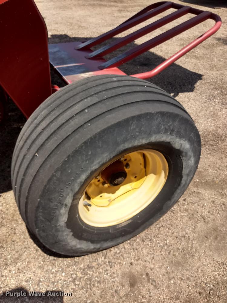 image for item ER9051 2004 New Holland BR780 round baler