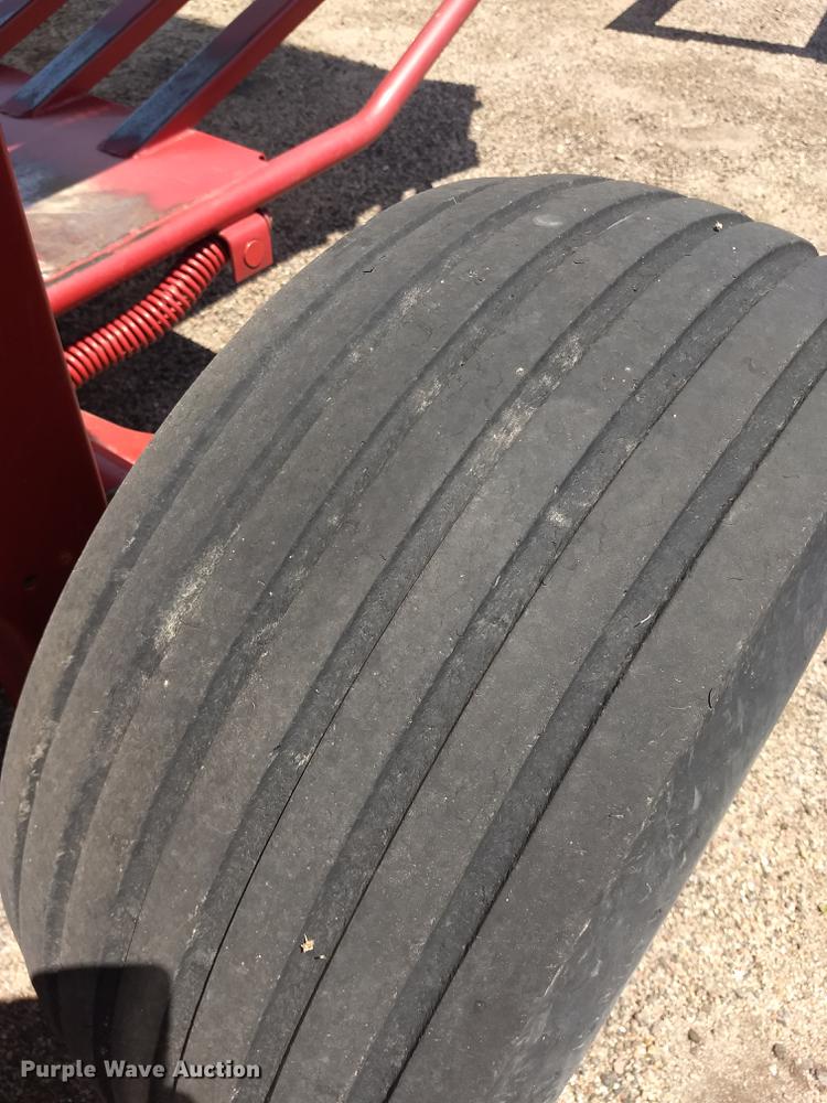 image for item ER9051 2004 New Holland BR780 round baler