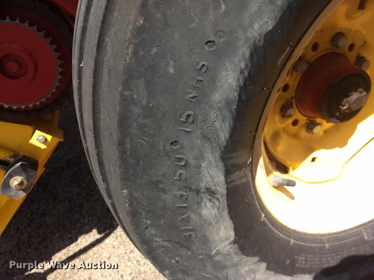 image for item ER9051 2004 New Holland BR780 round baler