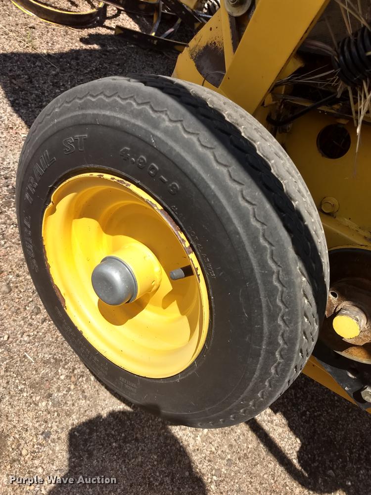 image for item ER9051 2004 New Holland BR780 round baler