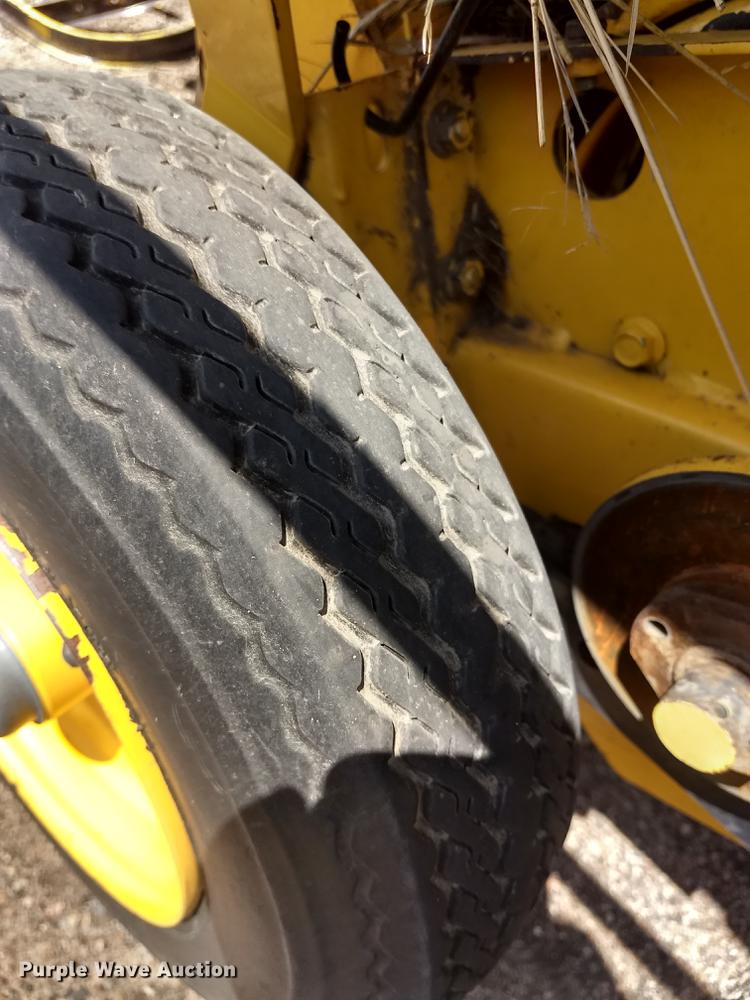 image for item ER9051 2004 New Holland BR780 round baler