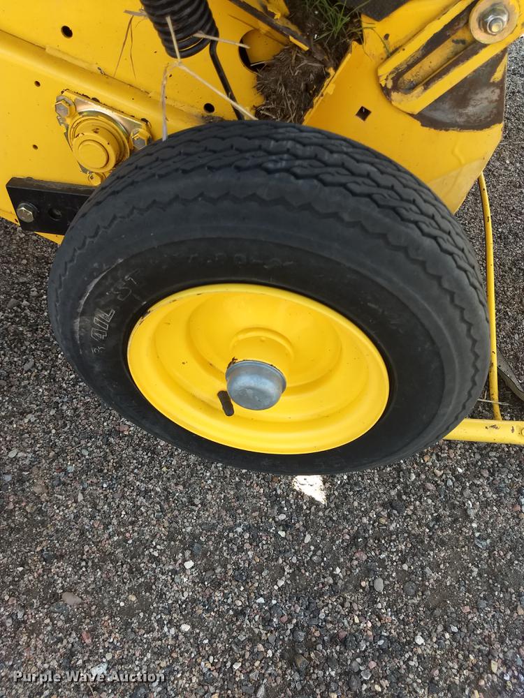 image for item ER9051 2004 New Holland BR780 round baler