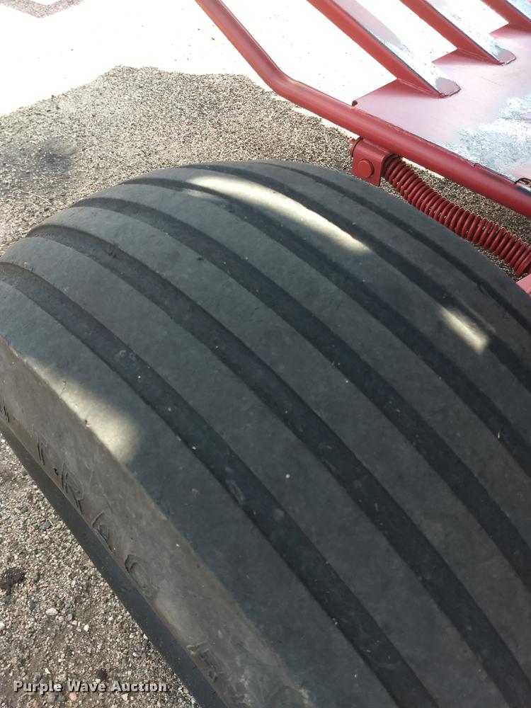 image for item ER9051 2004 New Holland BR780 round baler