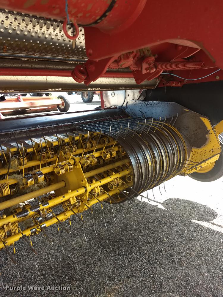 image for item ER9051 2004 New Holland BR780 round baler