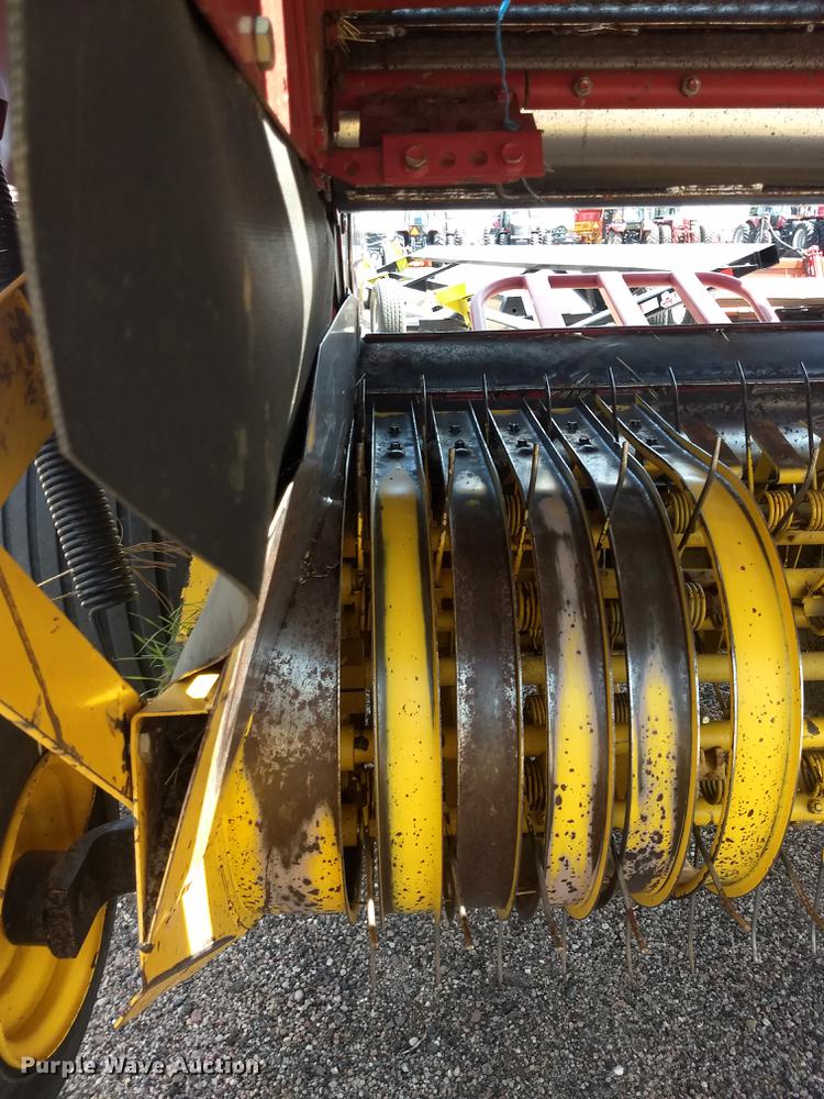 image for item ER9051 2004 New Holland BR780 round baler