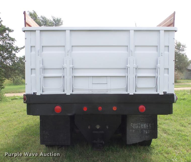 image for item ER9699 1974 Ford W911 grain truck