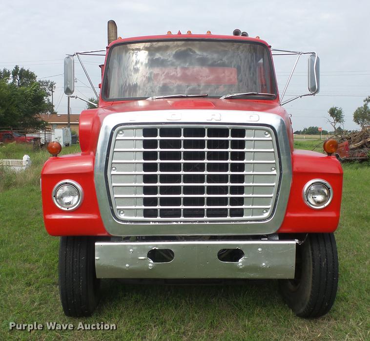 image for item ER9699 1974 Ford W911 grain truck