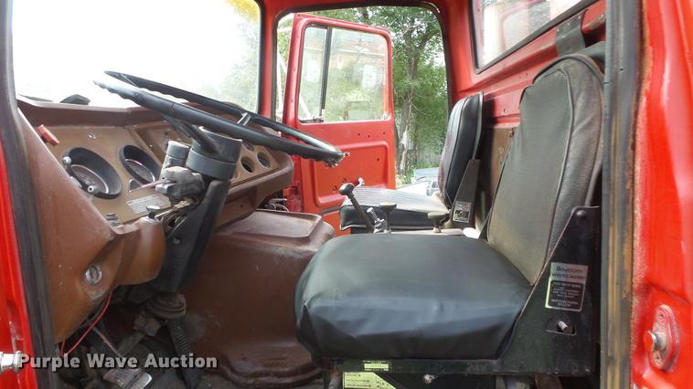 image for item ER9699 1974 Ford W911 grain truck