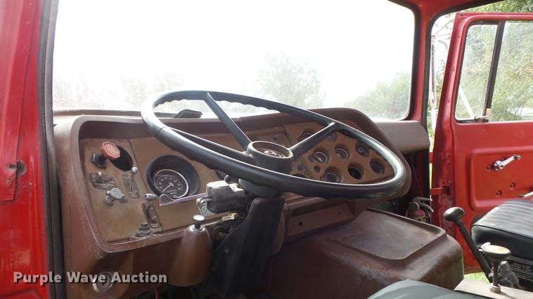 image for item ER9699 1974 Ford W911 grain truck