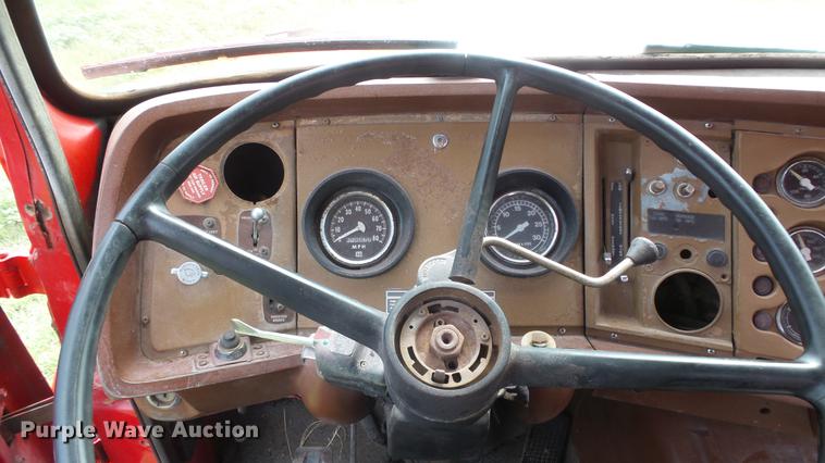 image for item ER9699 1974 Ford W911 grain truck