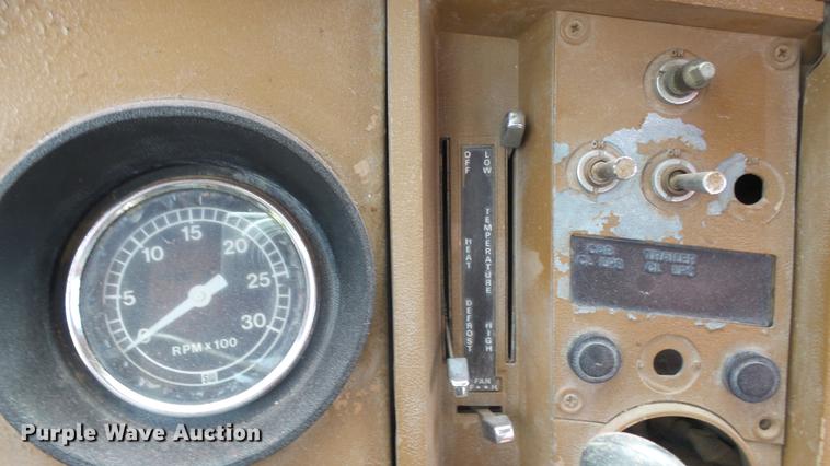 image for item ER9699 1974 Ford W911 grain truck