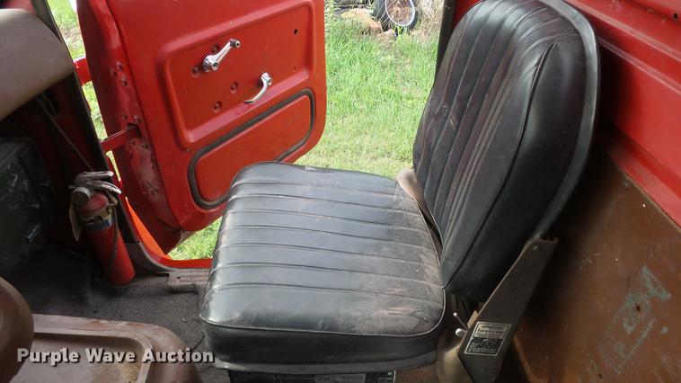 image for item ER9699 1974 Ford W911 grain truck