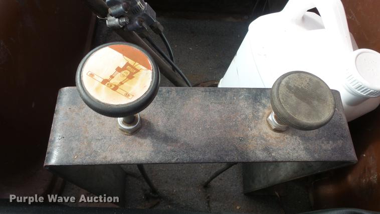 image for item ER9699 1974 Ford W911 grain truck