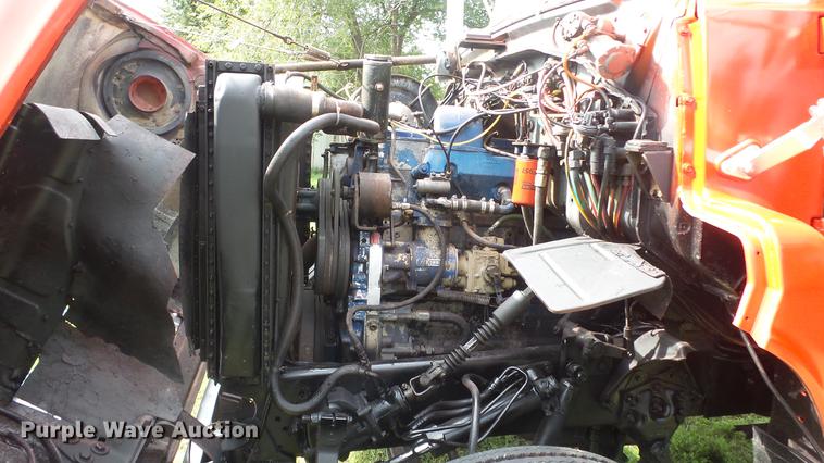 image for item ER9699 1974 Ford W911 grain truck