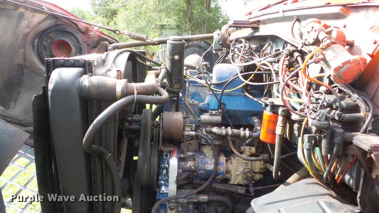 image for item ER9699 1974 Ford W911 grain truck