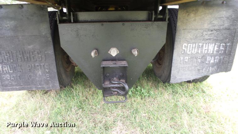 image for item ER9699 1974 Ford W911 grain truck