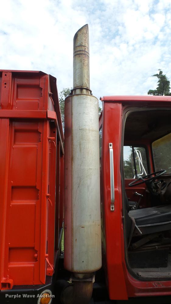 image for item ER9699 1974 Ford W911 grain truck