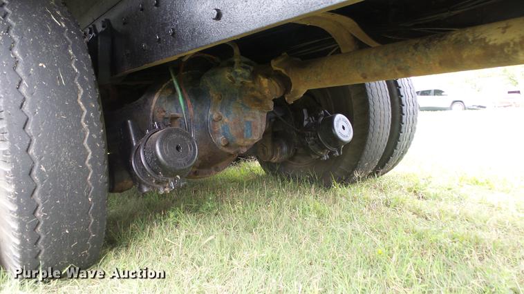 image for item ER9699 1974 Ford W911 grain truck