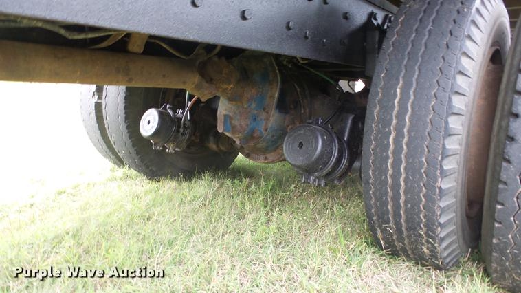 image for item ER9699 1974 Ford W911 grain truck