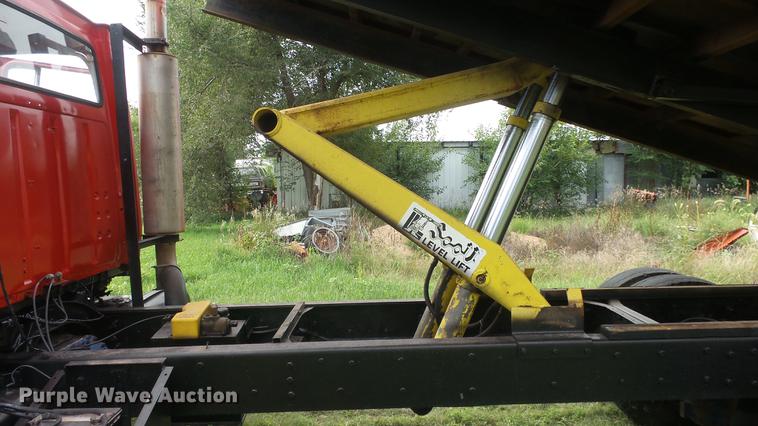 image for item ER9699 1974 Ford W911 grain truck