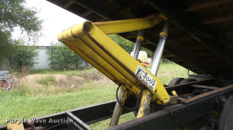 image for item ER9699 1974 Ford W911 grain truck