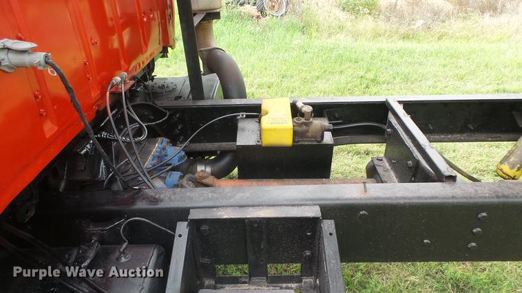 image for item ER9699 1974 Ford W911 grain truck