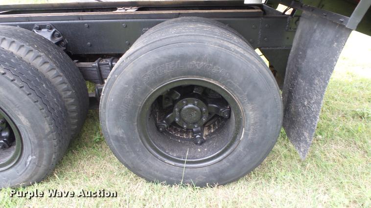 image for item ER9699 1974 Ford W911 grain truck