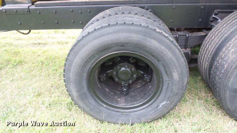 image for item ER9699 1974 Ford W911 grain truck