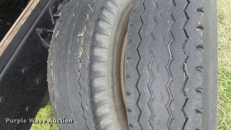 image for item ER9699 1974 Ford W911 grain truck