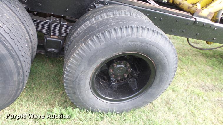 image for item ER9699 1974 Ford W911 grain truck