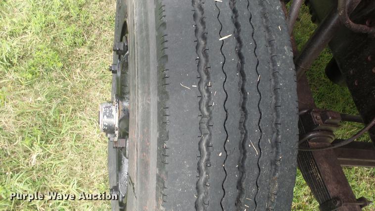 image for item ER9699 1974 Ford W911 grain truck