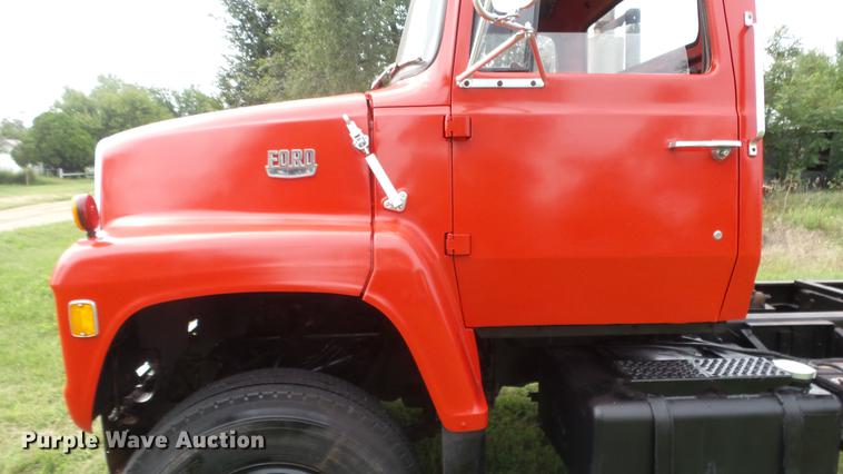 image for item ER9699 1974 Ford W911 grain truck