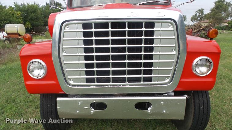 image for item ER9699 1974 Ford W911 grain truck
