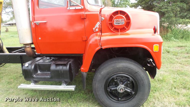 image for item ER9699 1974 Ford W911 grain truck