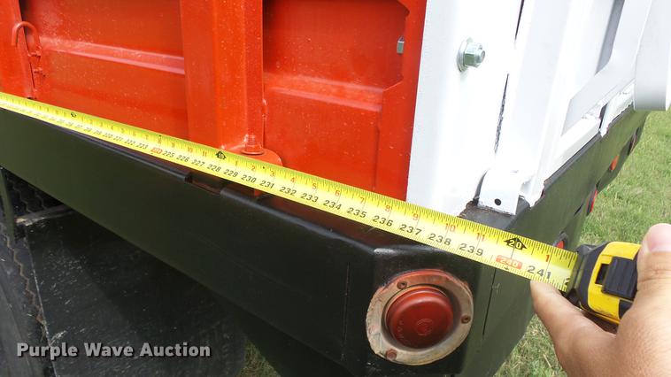 image for item ER9699 1974 Ford W911 grain truck