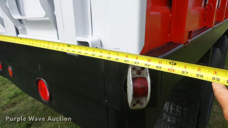 image for item ER9699 1974 Ford W911 grain truck