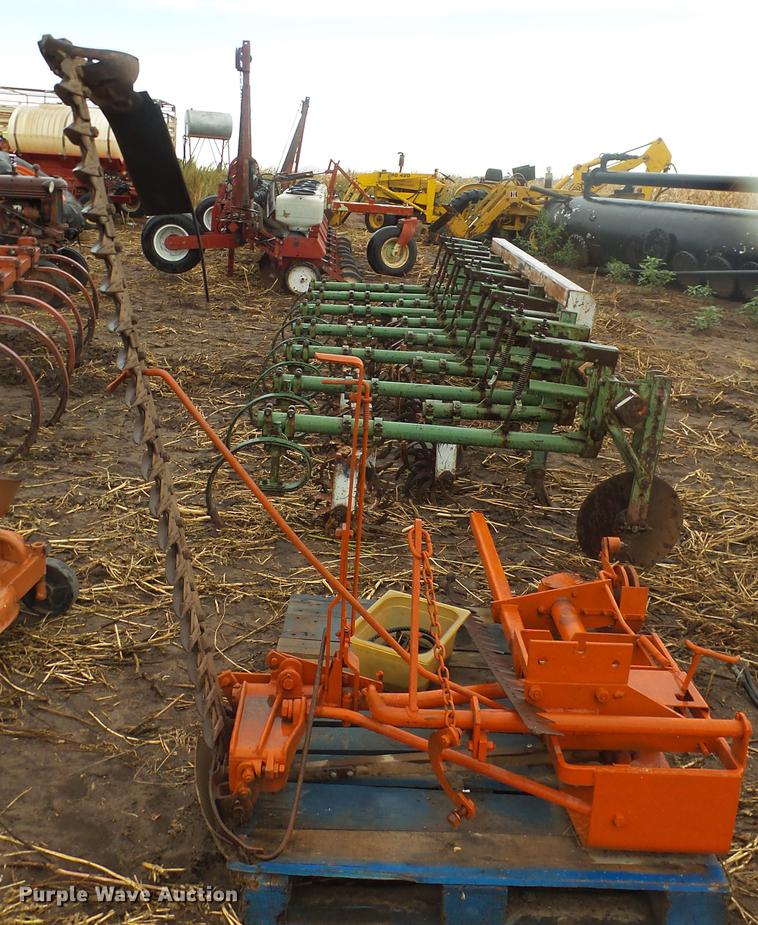 image for item ES9327 Allis Chalmers tractor