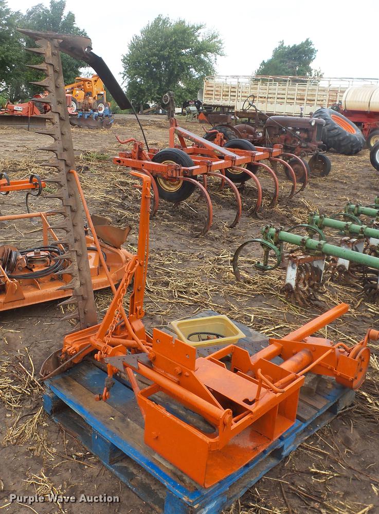 image for item ES9327 Allis Chalmers tractor