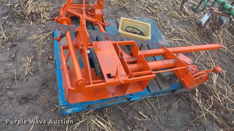 image for item ES9327 Allis Chalmers tractor