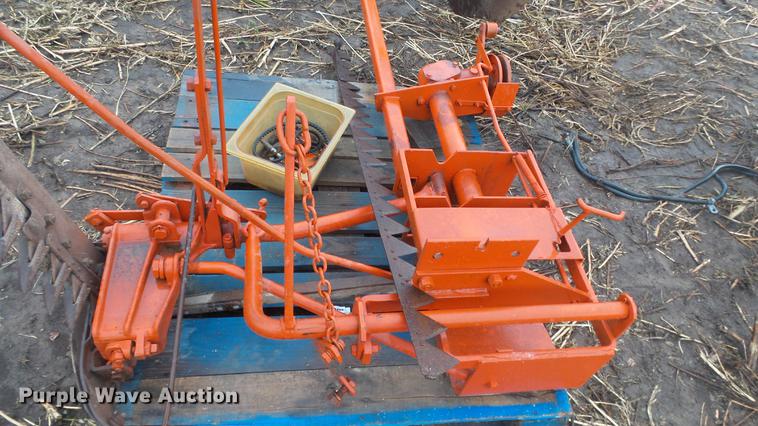 image for item ES9327 Allis Chalmers tractor