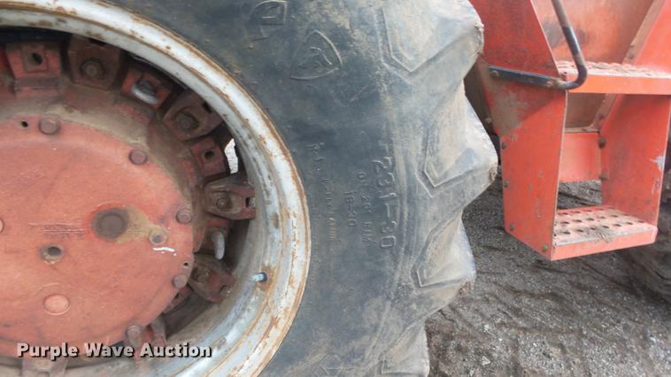 image for item ES9329 Case 2470 4WD tractor