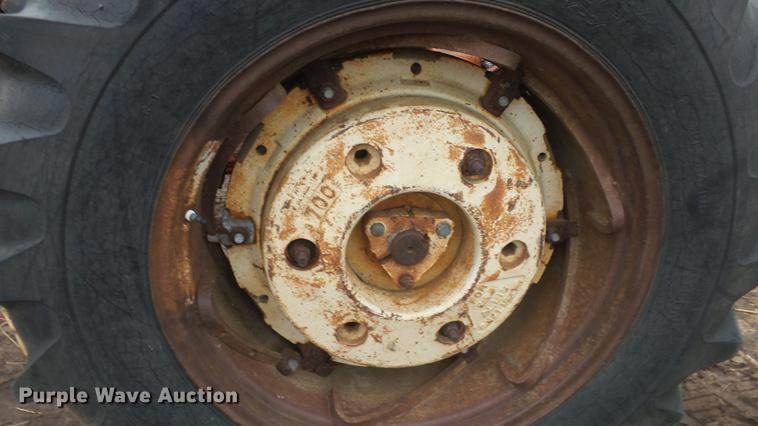 image for item ES9330 Allis Chalmers D19 tractor