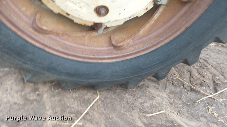 image for item ES9330 Allis Chalmers D19 tractor