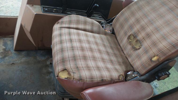 image for item ES9331 Allis Chalmers 8030 tractor