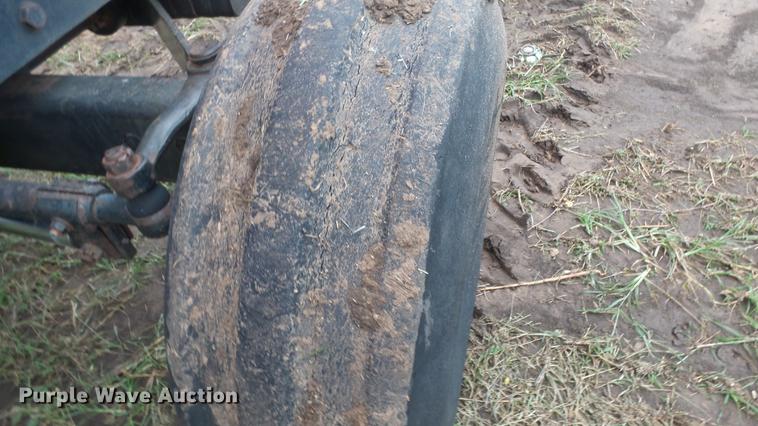 image for item ES9331 Allis Chalmers 8030 tractor