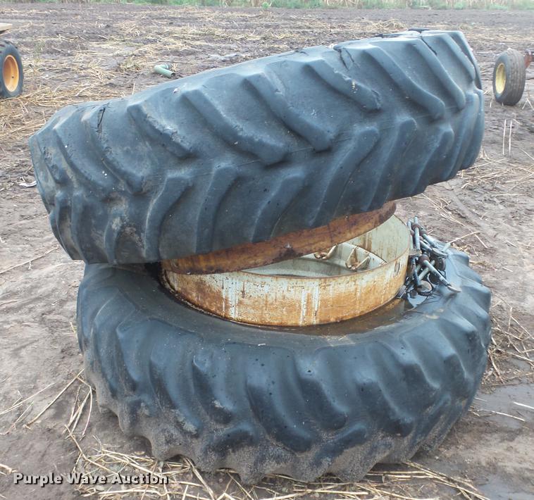 image for item ES9331 Allis Chalmers 8030 tractor