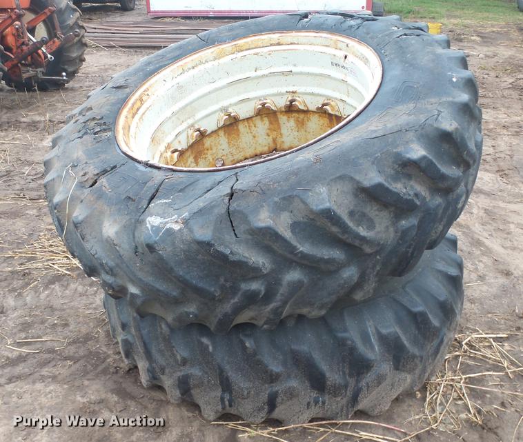 image for item ES9331 Allis Chalmers 8030 tractor